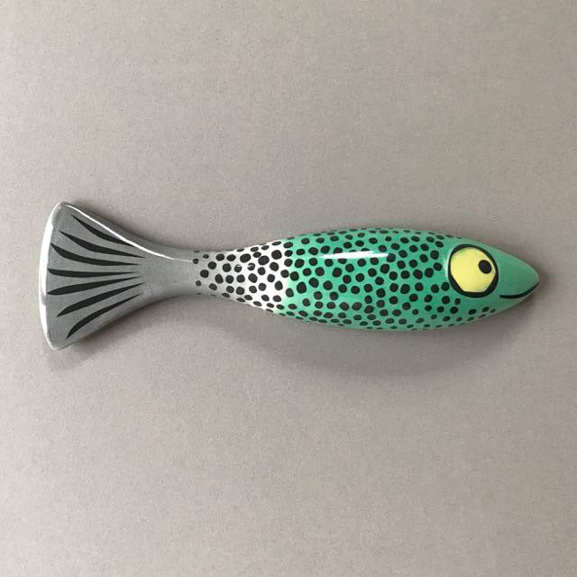 Ornement mural poisson fin vert à rayures